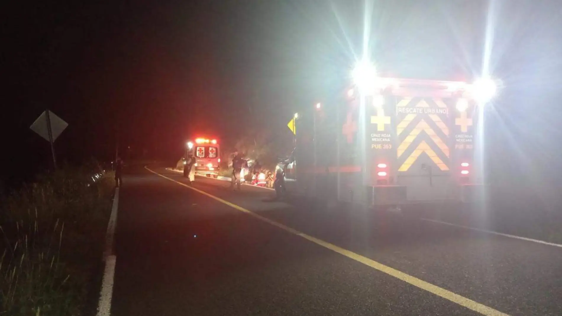 volcadura de vehiculo de carga en Tehuacan